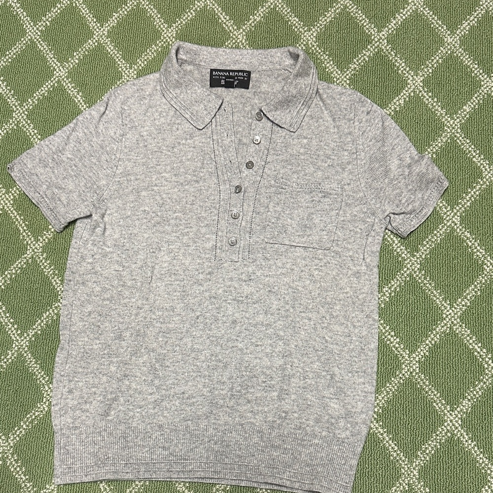 Banana Republic Light Gray short sleeve sweater.